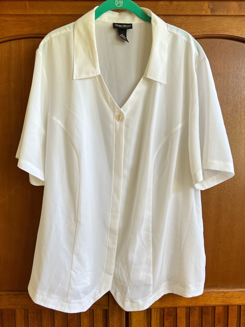 Maggie Barnes White Short-Sleeve Button-Front Johnny Collar Shirt
